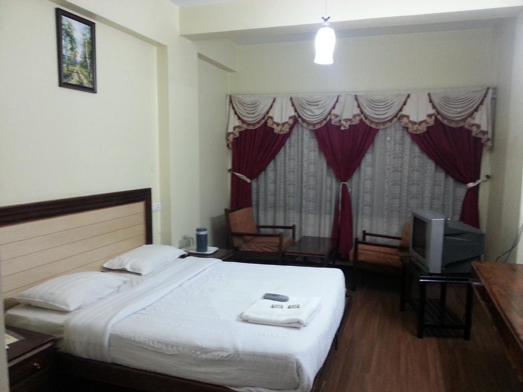 Hotel Preethi Palace Ooty Room photo